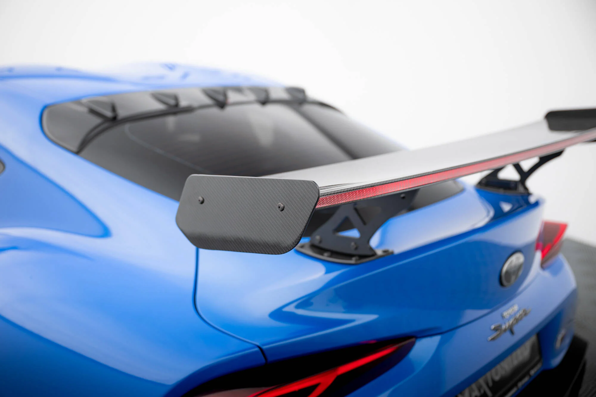 CARBON SPOILER WITH EXTERNAL BRACKETS UPRIGHTS + LED TOYOTA SUPRA MK5 - Image 6