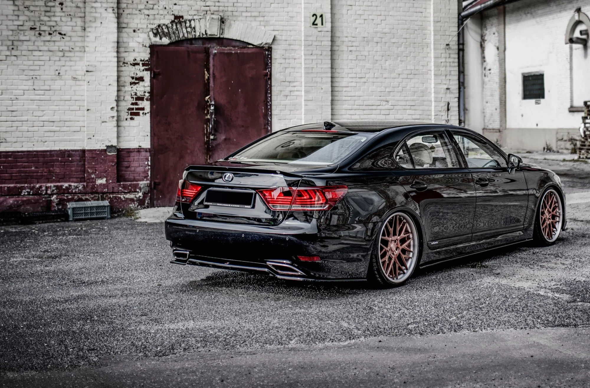 CENTRAL REAR SPLITTER LEXUS LS MK4 FACELIFT - Image 4