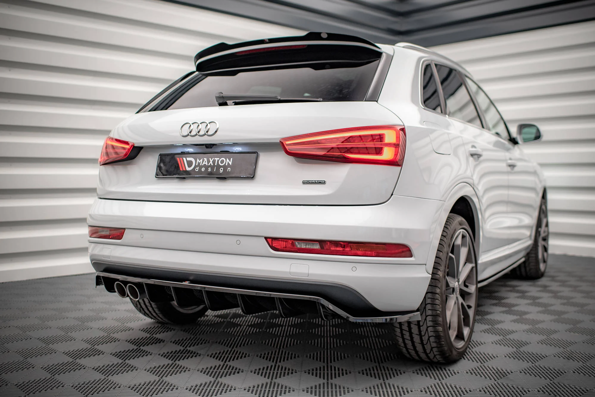 CENTRAL REAR SPLITTER (WITH VERTICAL BARS) AUDI Q3 S-LINE 8U FACELIFT - Image 4