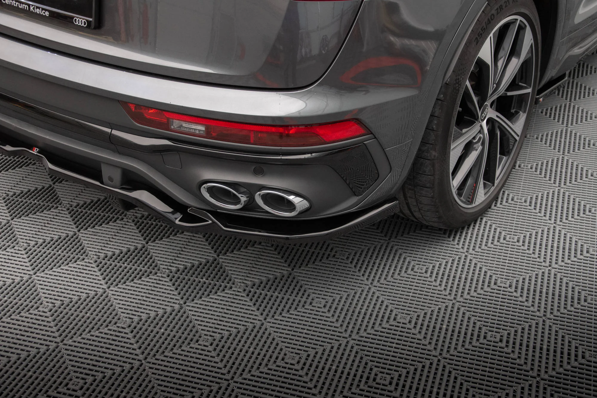 CENTRAL REAR SPLITTER (WITH VERTICAL BARS) AUDI SQ5 SPORTBACK MK2 FACELIFT - Image 4