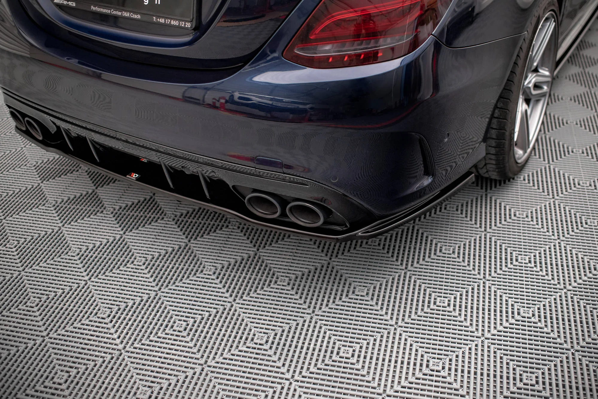 CENTRAL REAR SPLITTER (WITH VERTICAL BARS) MERCEDES-AMG C 43 SEDAN W205 FACELIFT - Image 4