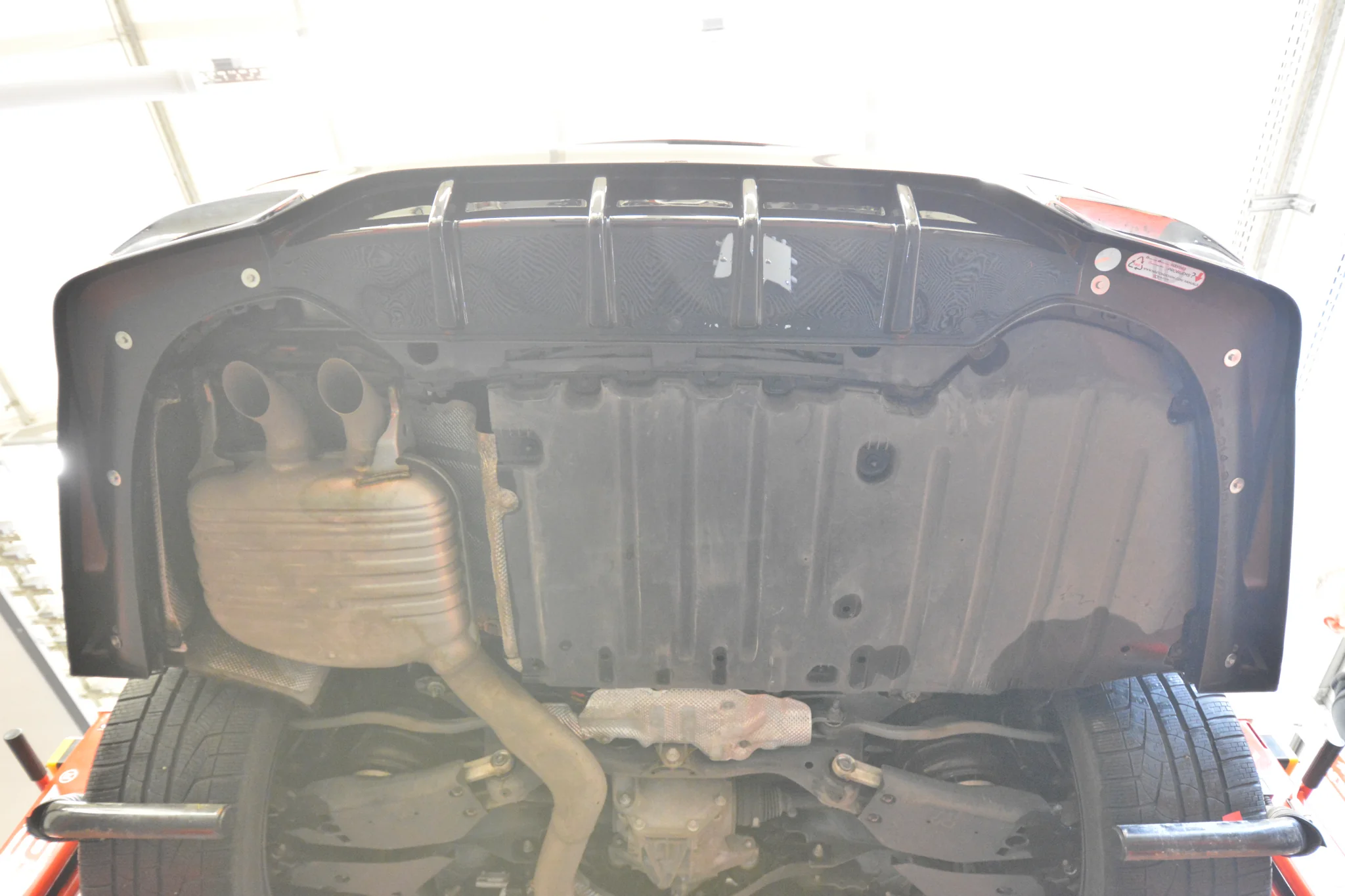 CENTRAL REAR SPLITTER (WITH VERTICAL BARS) MERCEDES-BENZ E AMG-LINE W214 - Image 8