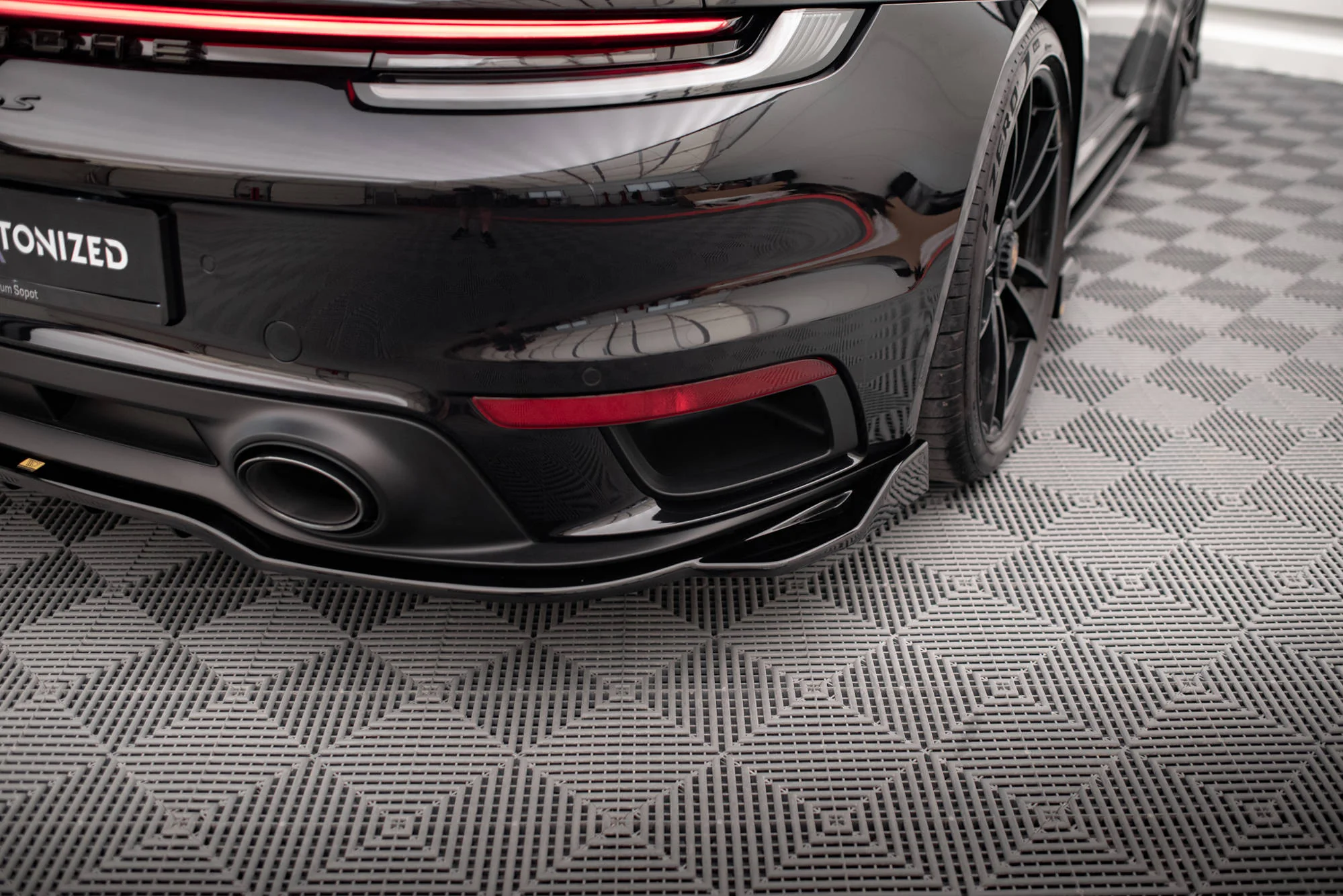 CENTRAL REAR SPLITTER (WITH VERTICAL BARS) PORSCHE 911 TURBO S 992 - Image 6