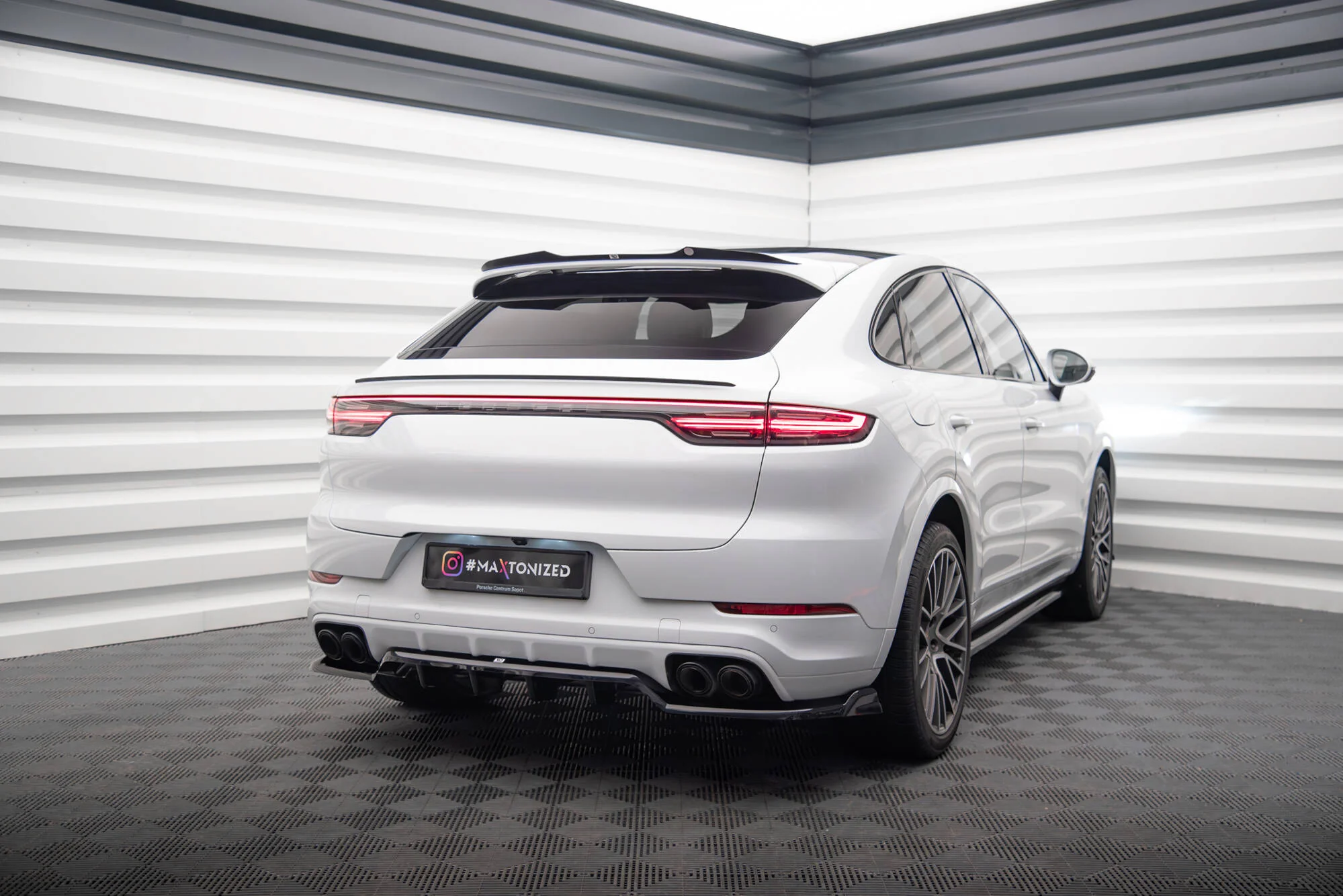 CENTRAL REAR SPLITTER (WITH VERTICAL BARS) PORSCHE CAYENNE COUPE MK3 - Image 2