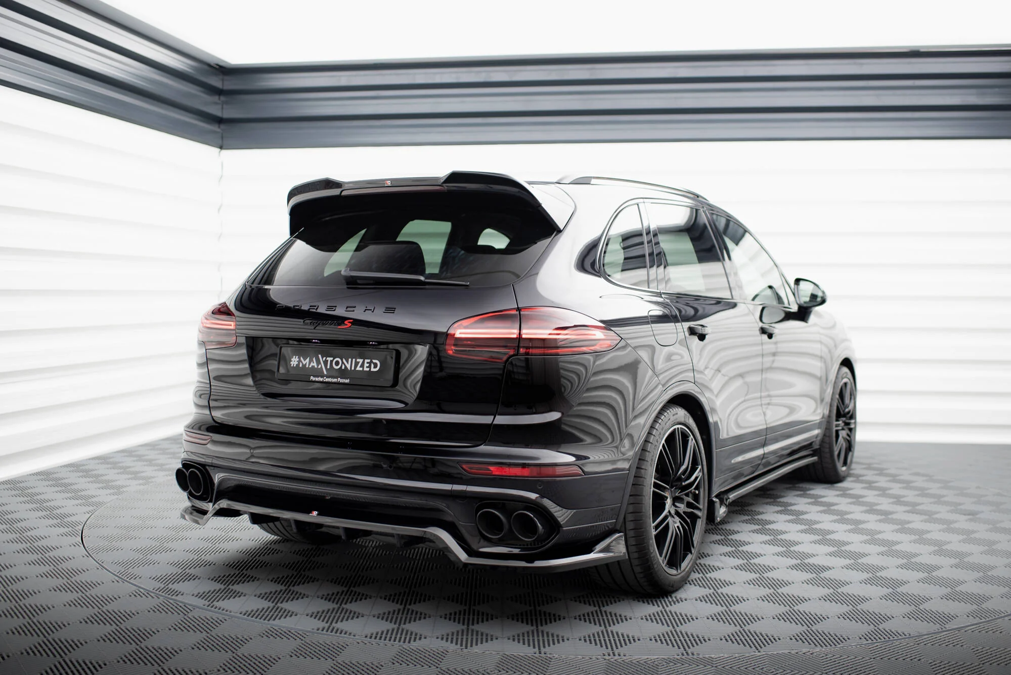 CENTRAL REAR SPLITTER (WITH VERTICAL BARS) PORSCHE CAYENNE MK2 FACELIFT - Image 2