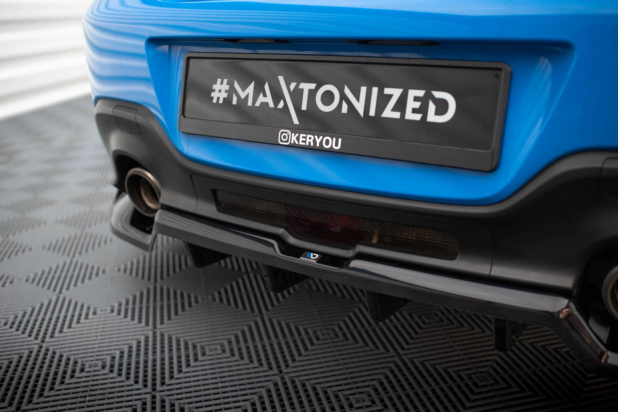 CENTRAL REAR SPLITTER (WITH VERTICAL BARS) V.1 TOYOTA GR86 MK1 / BRZ MK2 - Image 4