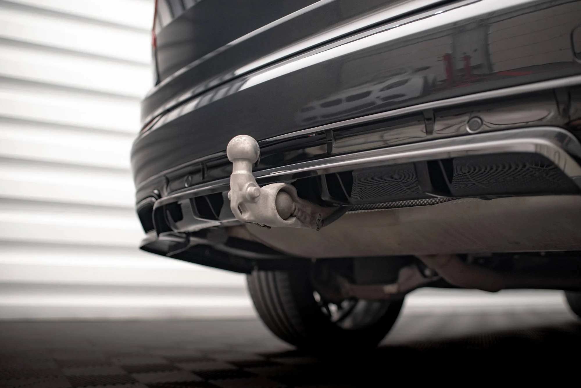 CENTRAL REAR SPLITTER (WITH VERTICAL BARS) VOLVO XC90 R-DESIGN MK2 FACELIFT - Image 6