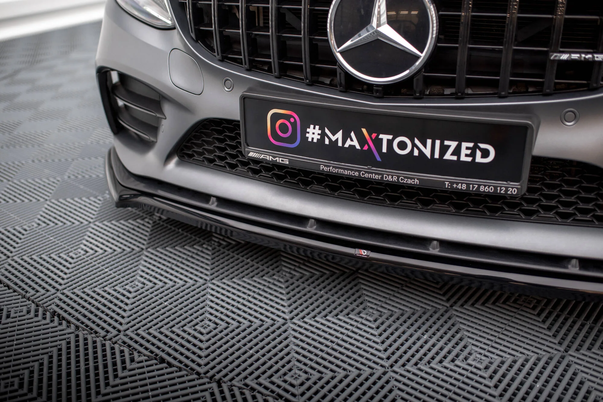 FRONT SPLITTER V.1 MERCEDES-AMG C43 COUPE / SEDAN C205 / W205 FACELIFT - Image 4
