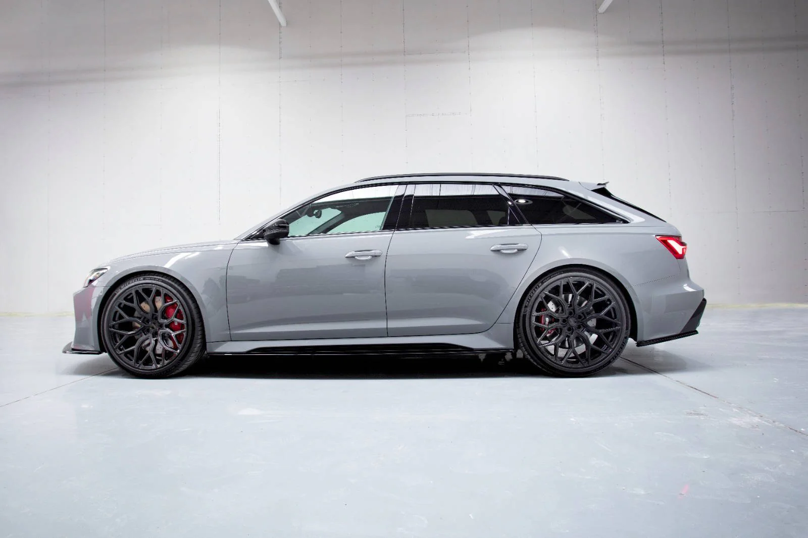 FRONT SPLITTER V.2 AUDI RS6 C8 - Image 6