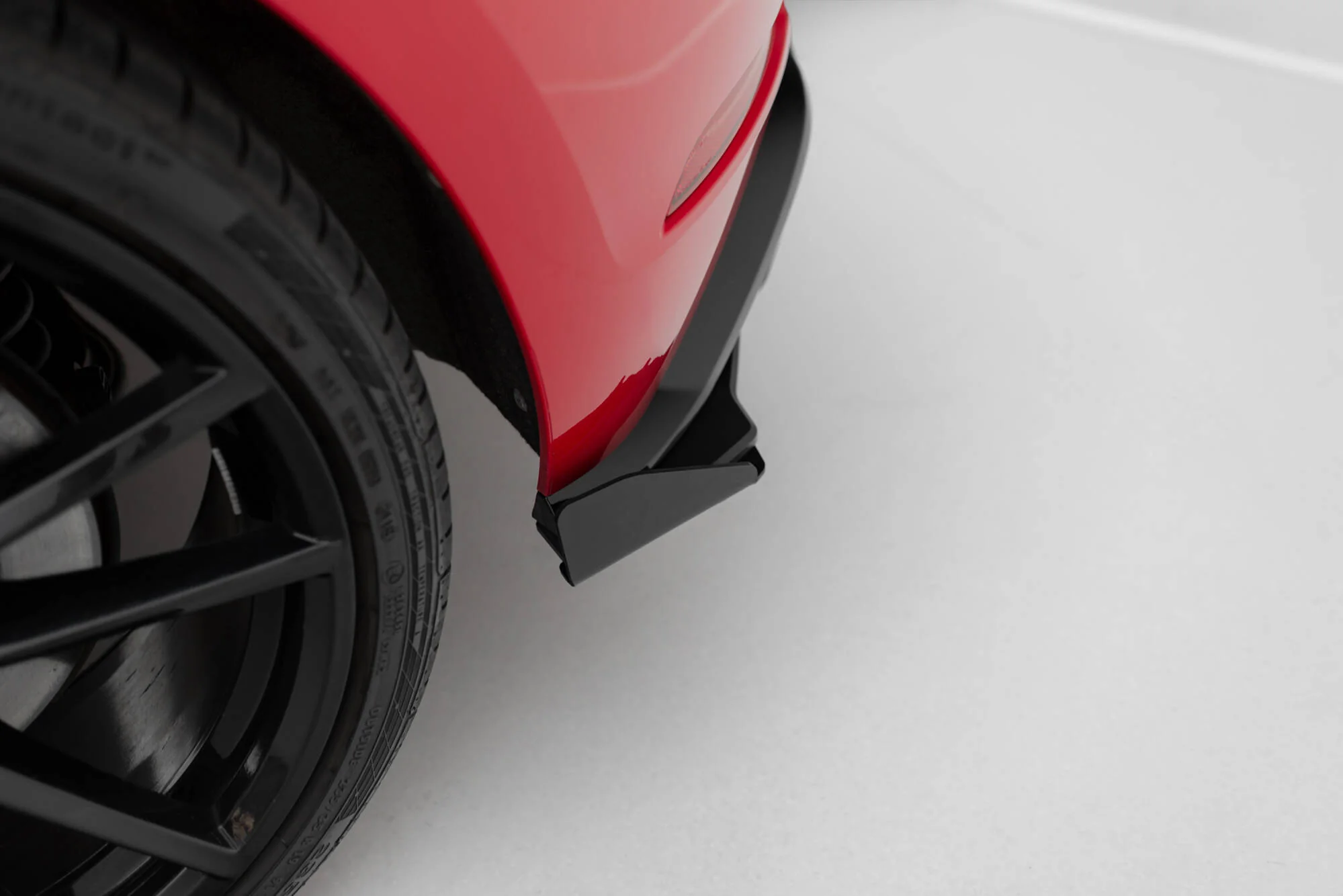 RACING DURABILITY REAR SIDE SPLITTERS + FLAPS VW GOLF 7 R FACELIFT - Image 4