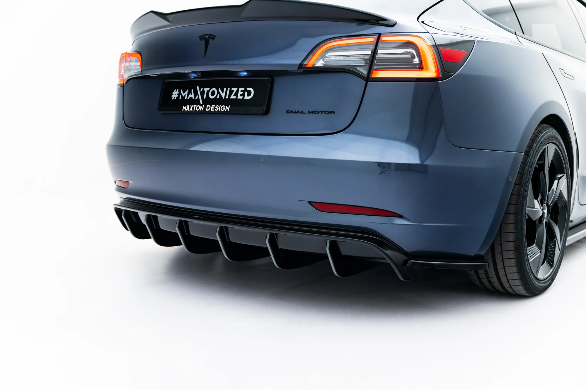 REAR VALANCE V.2 TESLA MODEL 3