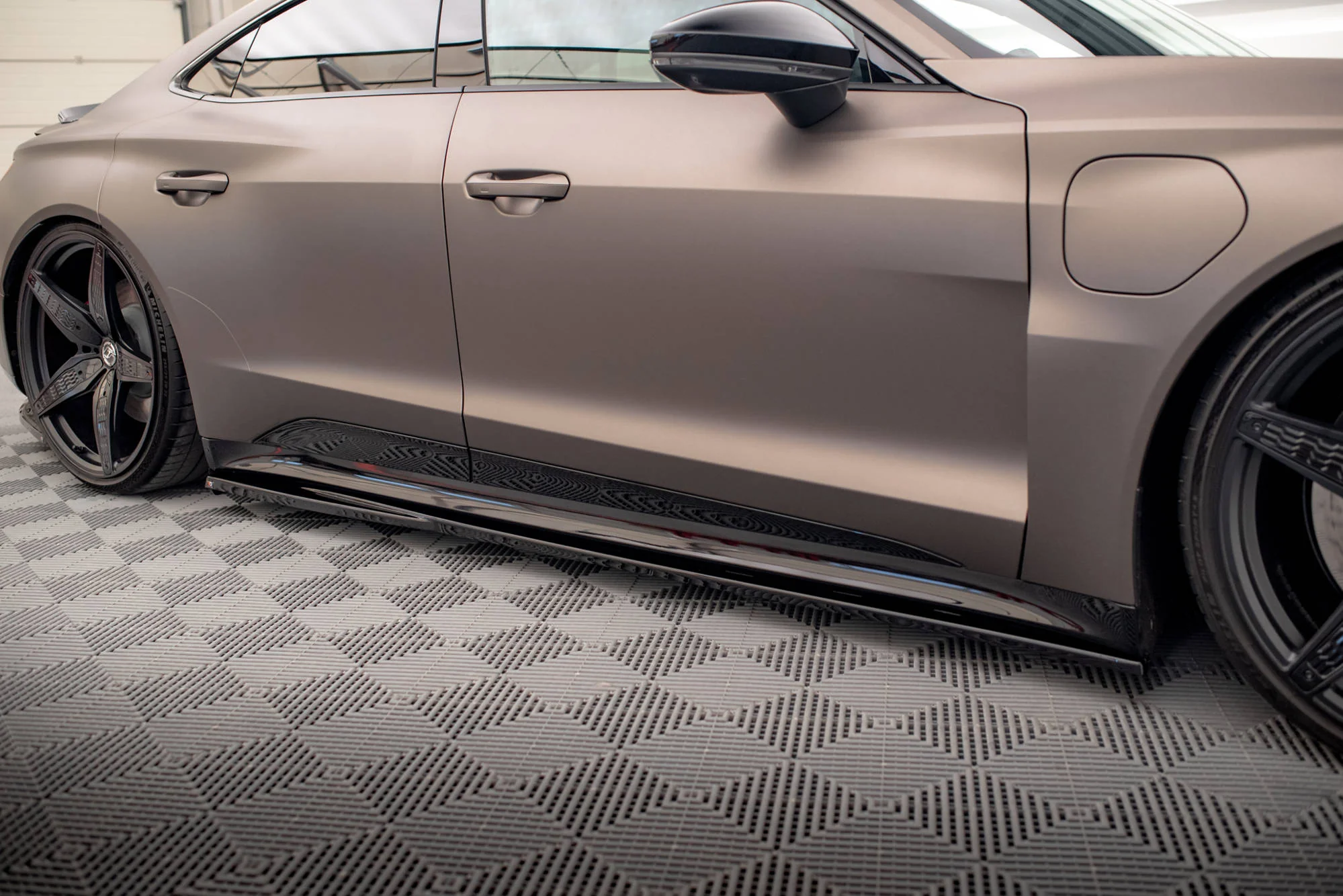 SIDE SKIRTS DIFFUSERS V.1 AUDI E-TRON GT / RS GT MK1 - Image 2